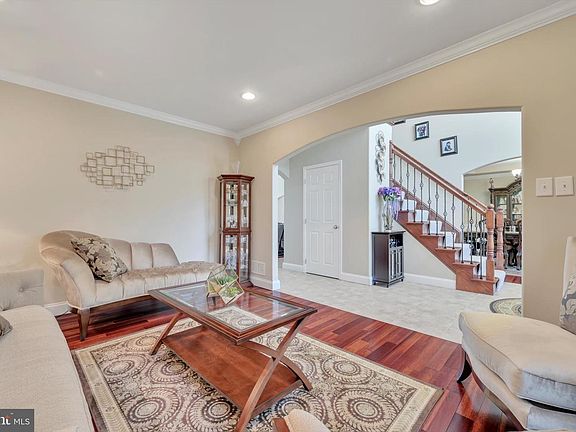 5th image of 118 Connecticut Ave