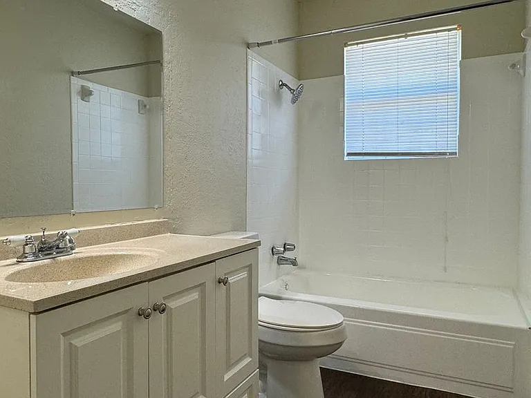 5407 NW Kinyon Ave — Photo 6