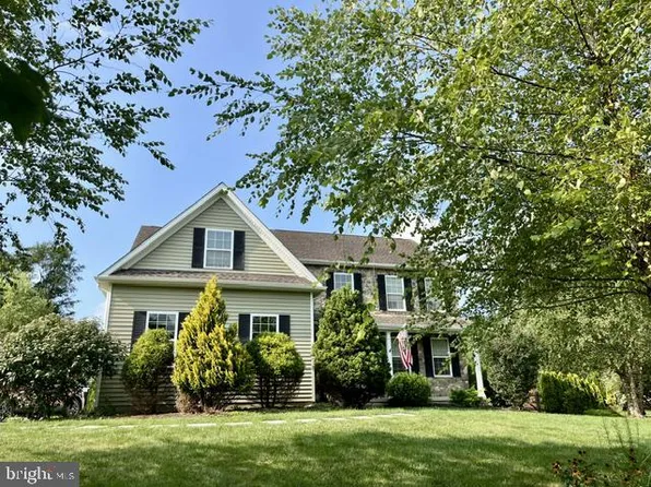 16 Michael Ct, Coatesville, PA 19320