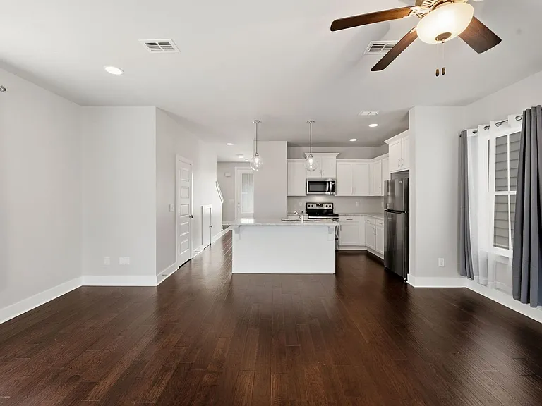 752 Cottage Park Dr — Photo 12