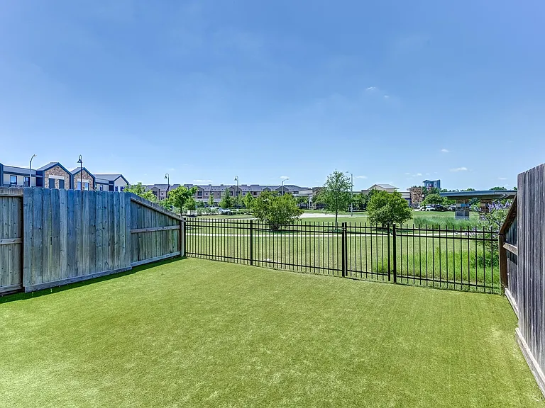 6570 Scarlet Pond Ln — Photo 48