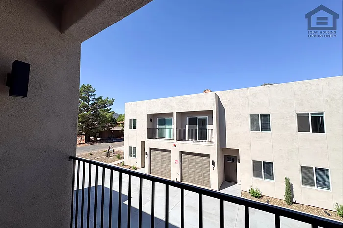 185 Sugarloaf St #1 — Photo 21