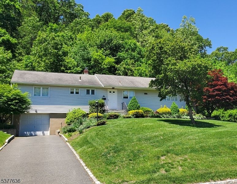 1st image of 6 Cliffside Dr