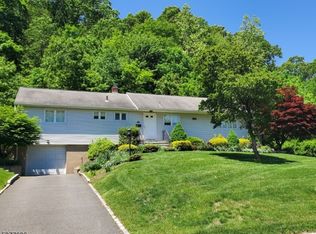6 Cliffside Dr, Livingston, NJ 07039