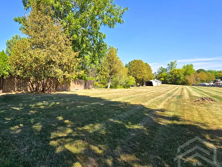 632 Broadway St — Photo 10