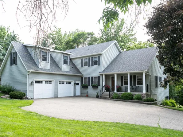 6045 Galpin Lake Rd, Shorewood, MN 55331
