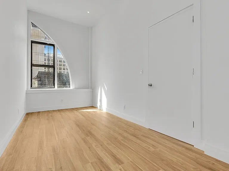 81 Willoughby St #403 — Photo 3