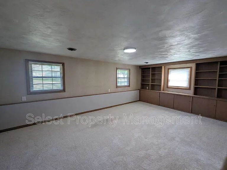 4920 Desoto Dr — Photo 16