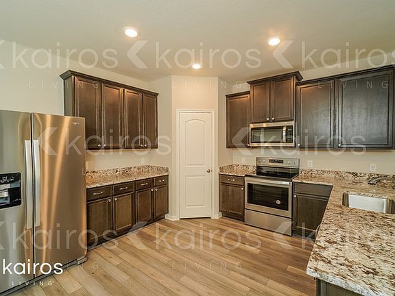 4th image of 221 Capital Hill Vw