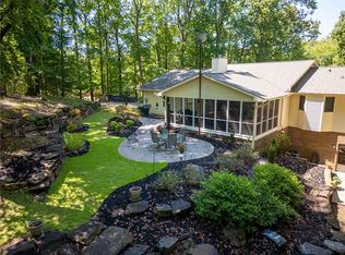 910 Chickasaw Dr, Westminster, SC 29693