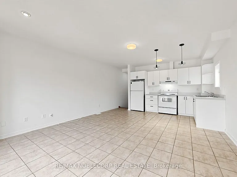 67 Florence Cres #1 — Photo 4