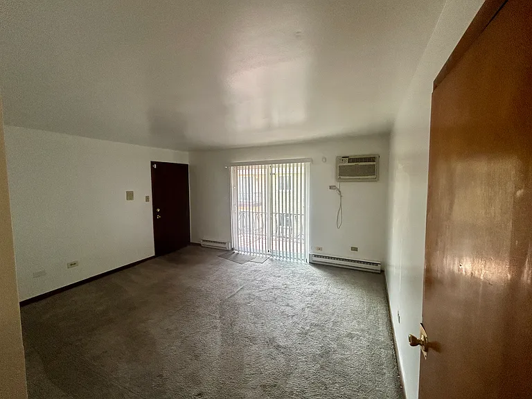 17760 Rosewood Dr #6 — Photo 4