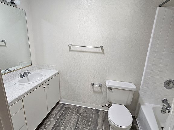 5th image of 1760 Diamond St