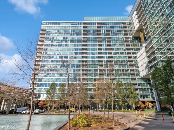 9725 Woods Dr Unit 405, Skokie, IL 60077