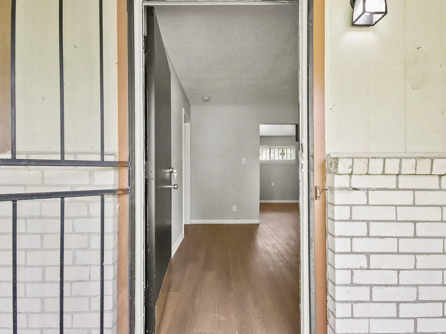 3 bed, 1.0 bath, 1222 sqft, $1,550 — Photo 2