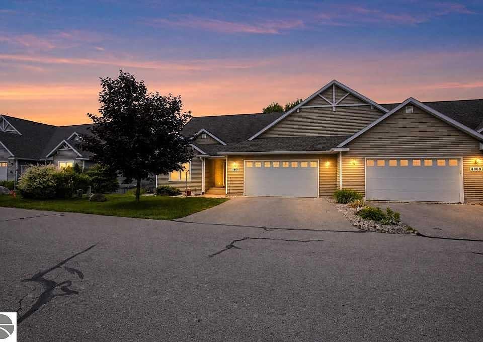 1st image of 4865 Black Bear Dr