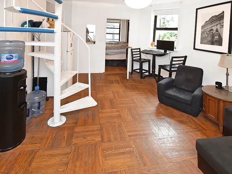 104 E 4th St #D7 — Photo 2