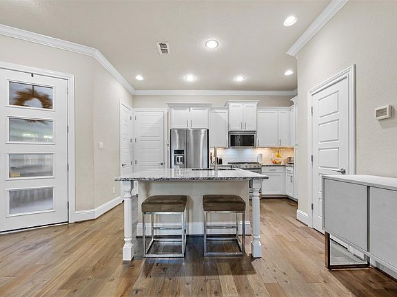 3rd image of 1006 Shepherd Oaks Dr