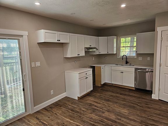 2nd image of 559 N Centennial St