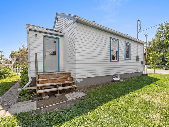 4th image of 820 4th St W