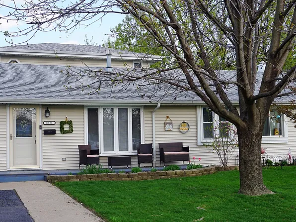 8753 S Kostner Ave, Hometown, IL 60456
