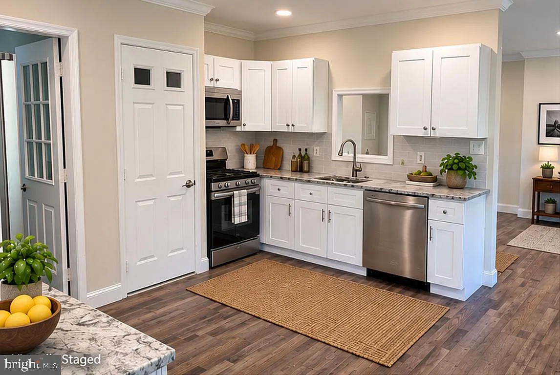3 bed, 1.5 bath, 1345 sqft, $3,500 — Photo 2