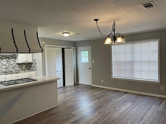 3rd image of 1596 E Pear Ln