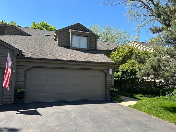 698 N Golf Ln #698, Barrington, IL 60010