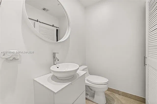 H2210 — Photo 1