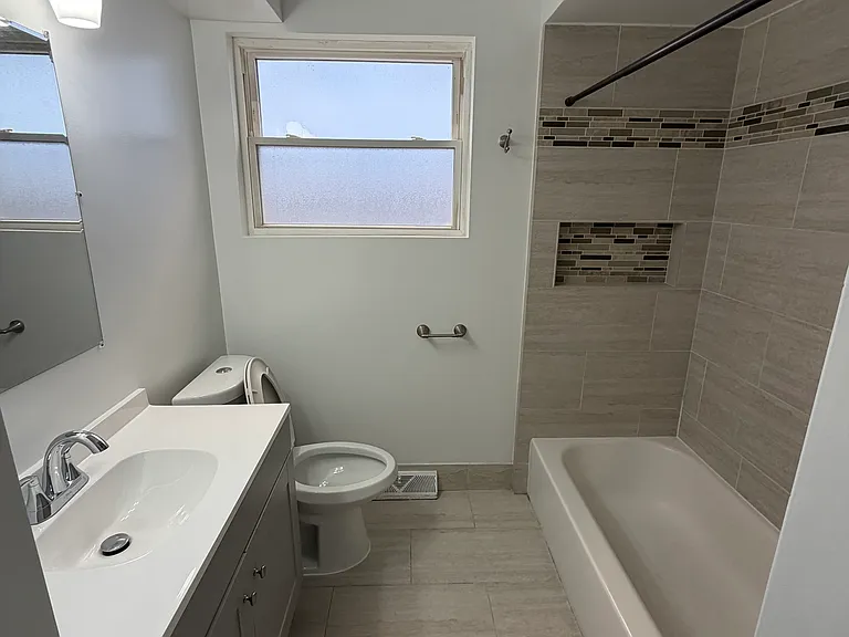 2316 W Arthur Ave #2 — Photo 6