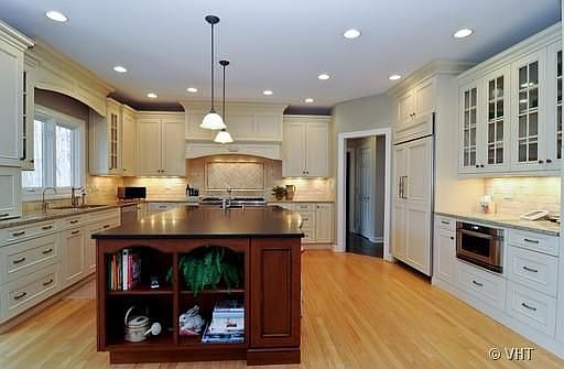 4th image of 4 Woodland Ct E