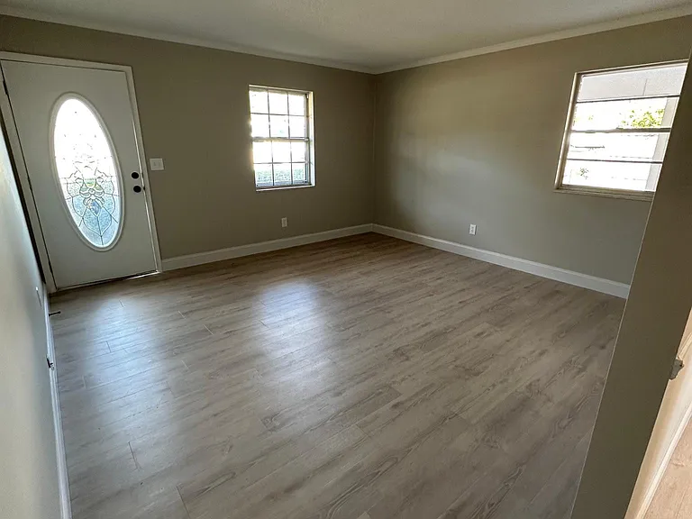 155 SW Prestige Way — Photo 4
