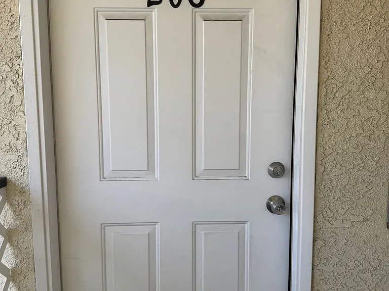 5101 Huntington Dr N — Photo 2