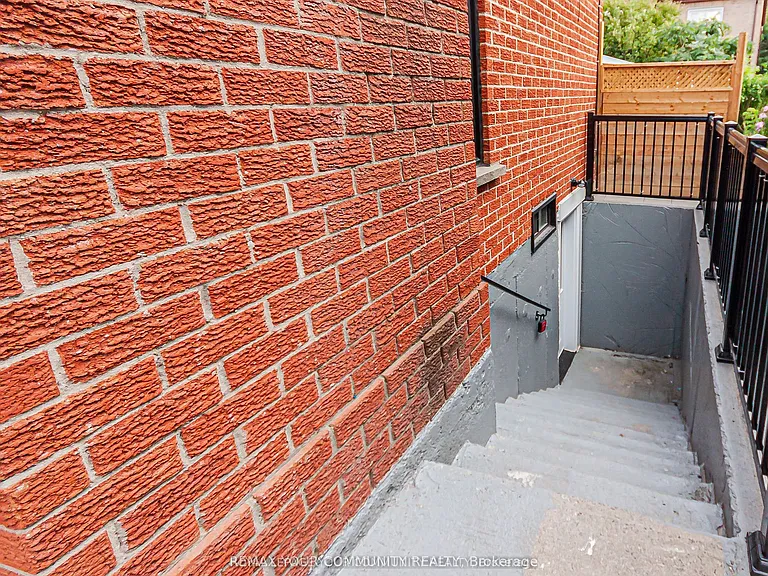 33 Durness Ave #BASEMENT — Photo 4