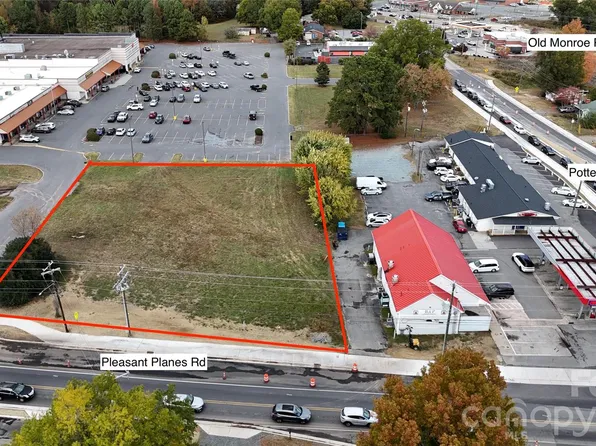 4 Pleasant Plains Rd, Matthews, NC 28104
