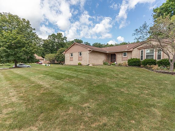 3rd image of 38168 Lancaster Dr