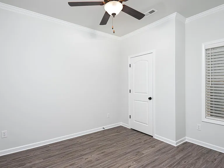 102 Sherwin Ave — Photo 12