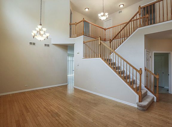 3rd image of 2428 Meadowbrook Ln