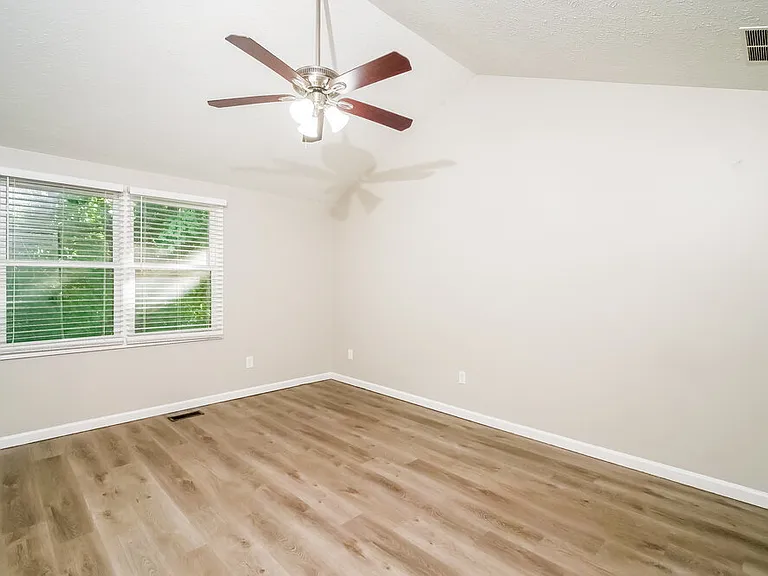 5865 Petersen Ct — Photo 11
