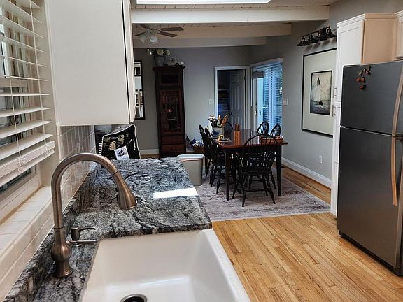 5th image of 3937 W Shore Dr
