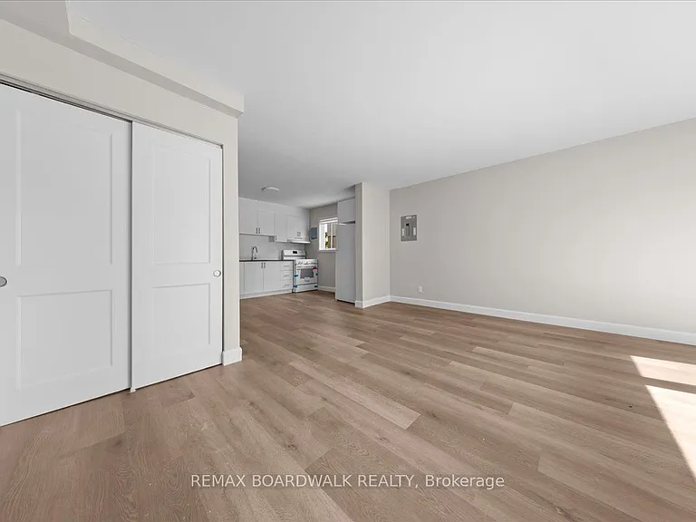 999 Meadowlands Dr — Photo 2