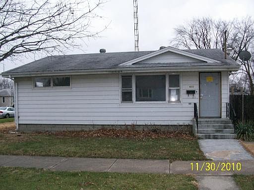 1st image of 920 W Superior St