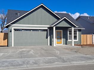 236 Samuel Lane Loop Rd, Phoenix, OR 97535