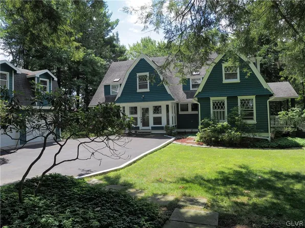 9 Park Ter, Pocono Manor, PA 18349