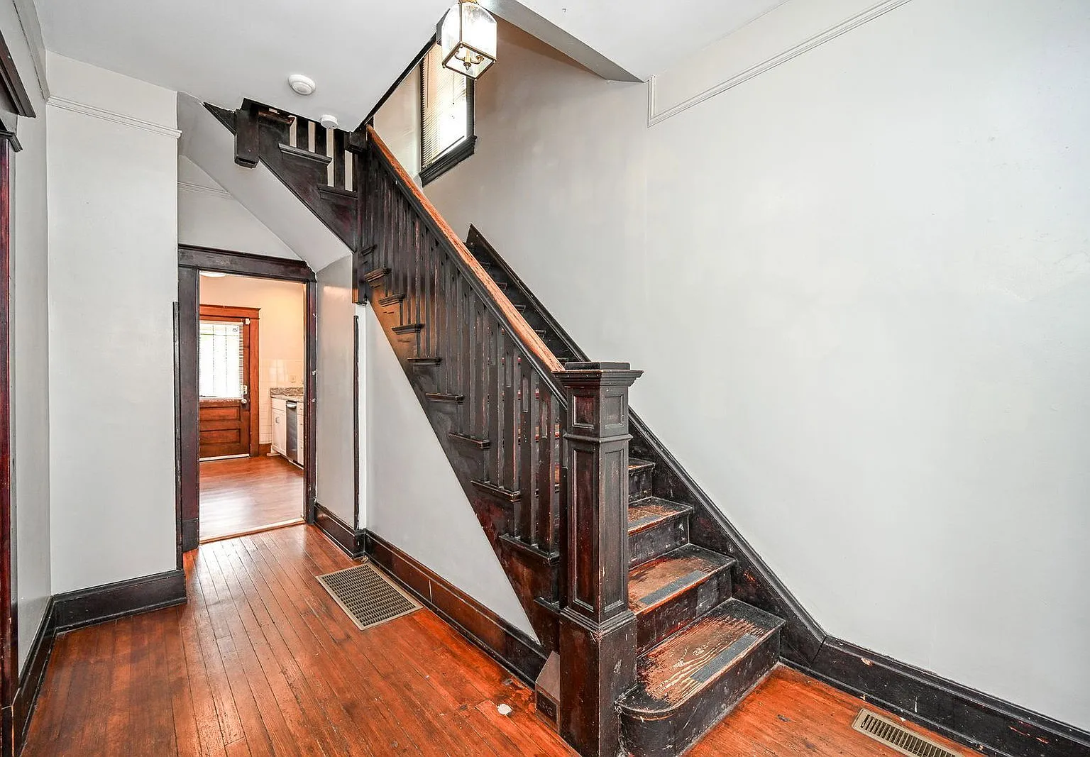 3 bed, 1.0 bath, 1346 sqft, $2,750 — Photo 4