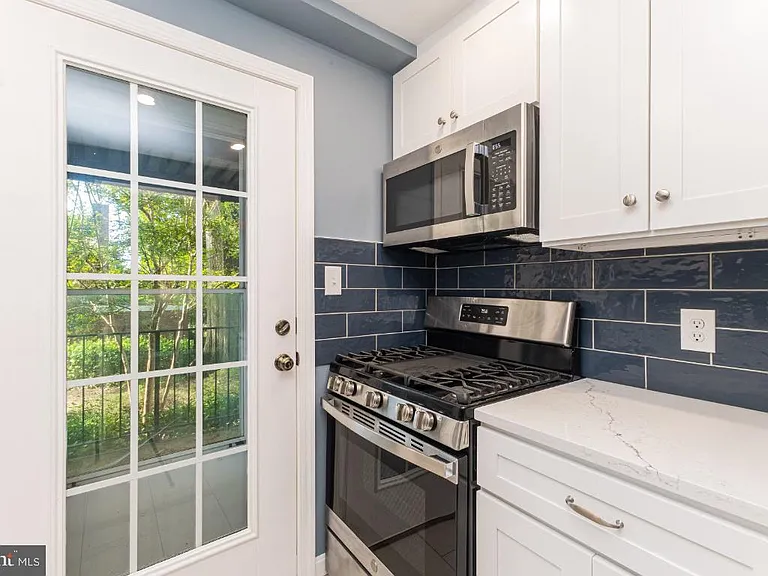 100 N George Mason Dr #3 — Photo 15