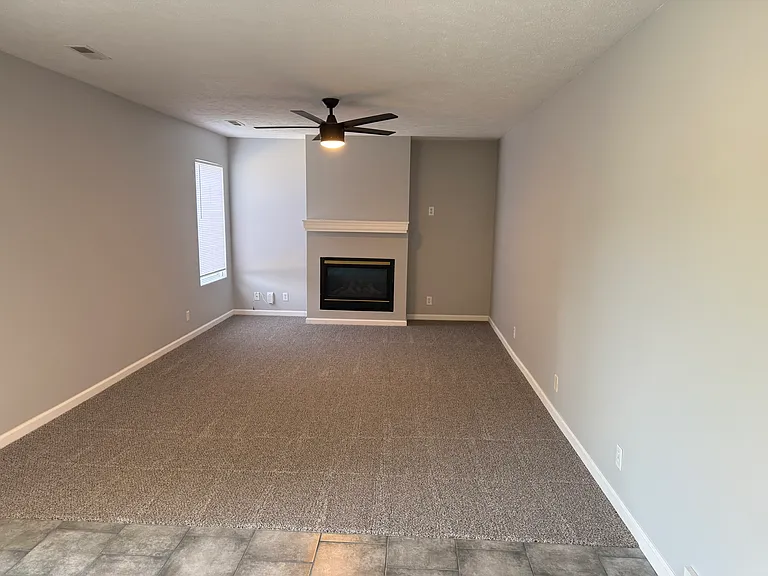 6402 S 167th Ave — Photo 2