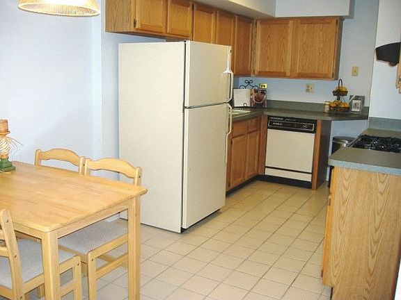 Kitchen w/ eating area
