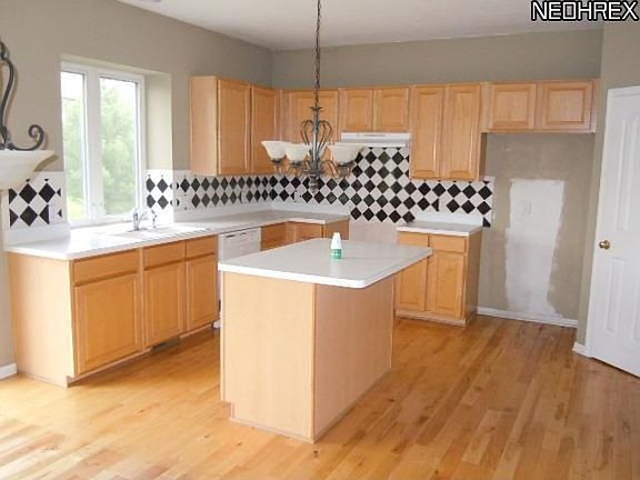 5th image of 533 Wooster Cir