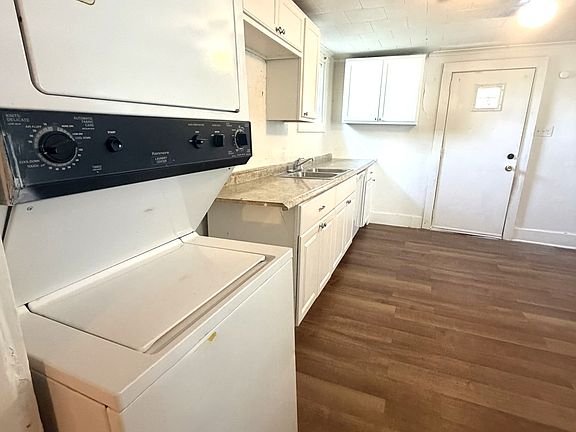 3rd image of 611 Deacon St